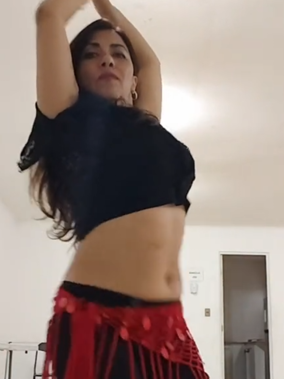 @Venus Johari / Danza &Aacute;rabe