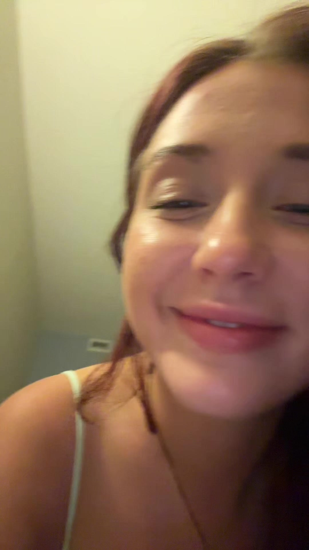 @itsellieinthedeli