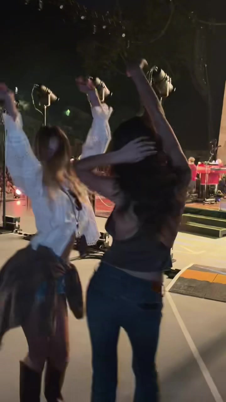 @bella