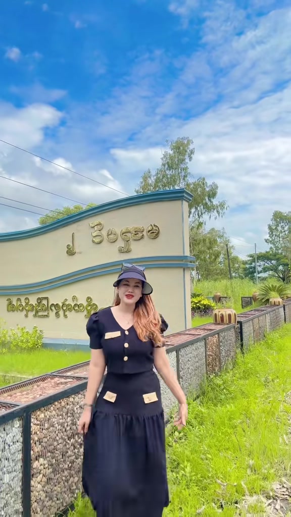 @MyatNoeKhaing🖤(မြတ်နိုးအိမ်)
