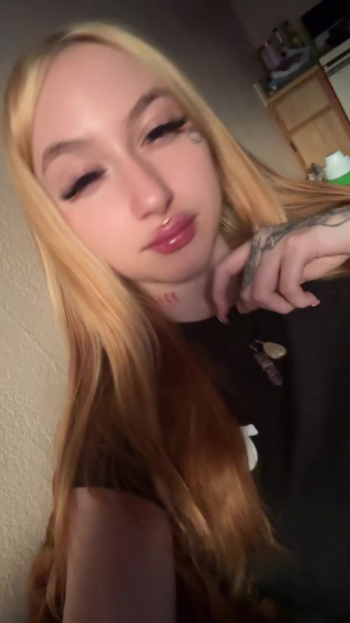 @/ᐠ > ˕ <マ ₊˚⊹♡