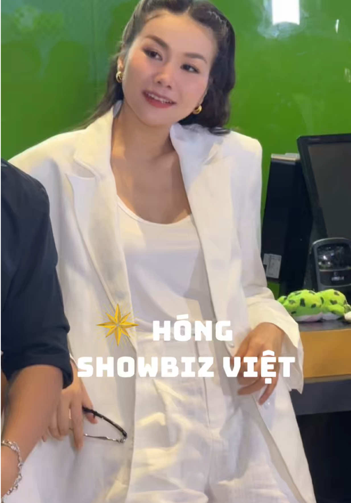 @Hóng Showbiz Việt