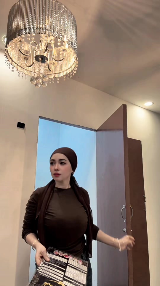 @MiaEmylia