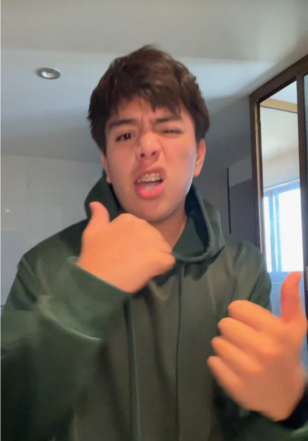 @C H A R L Y J O N A T H A N