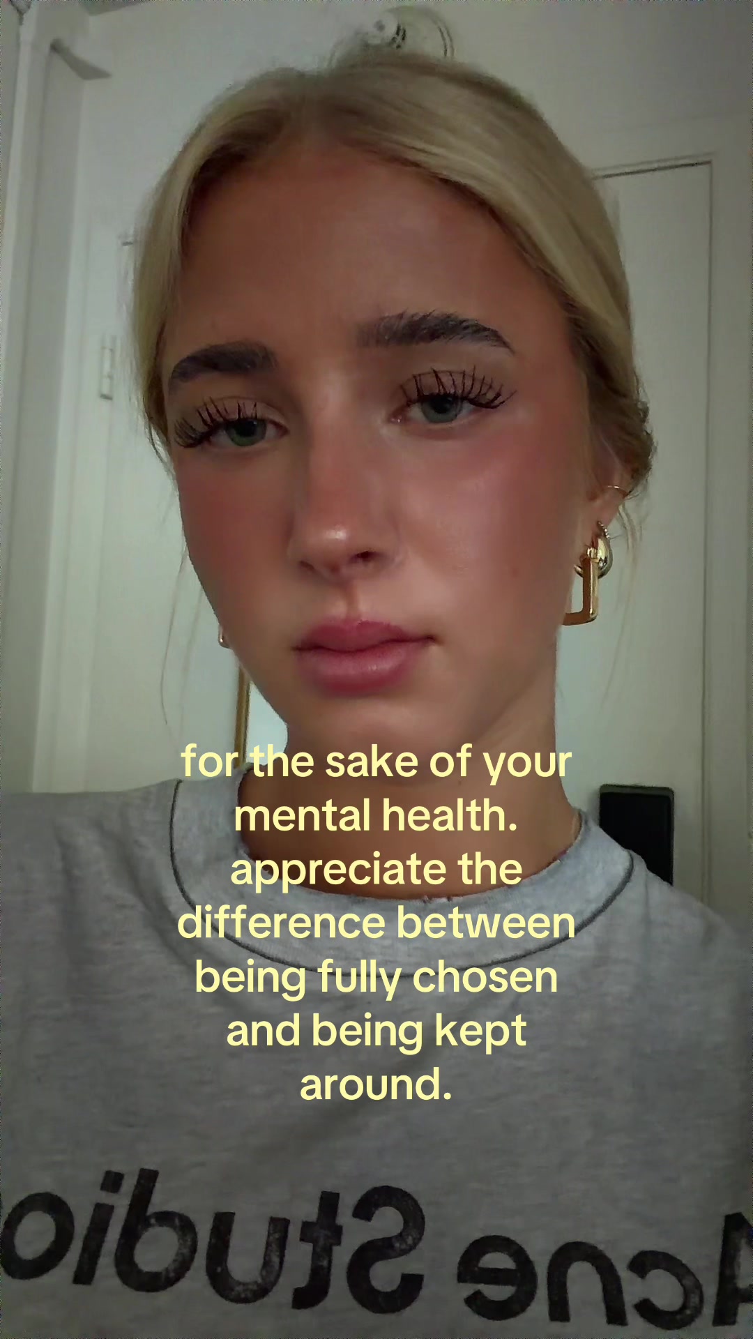 @theelliebarker