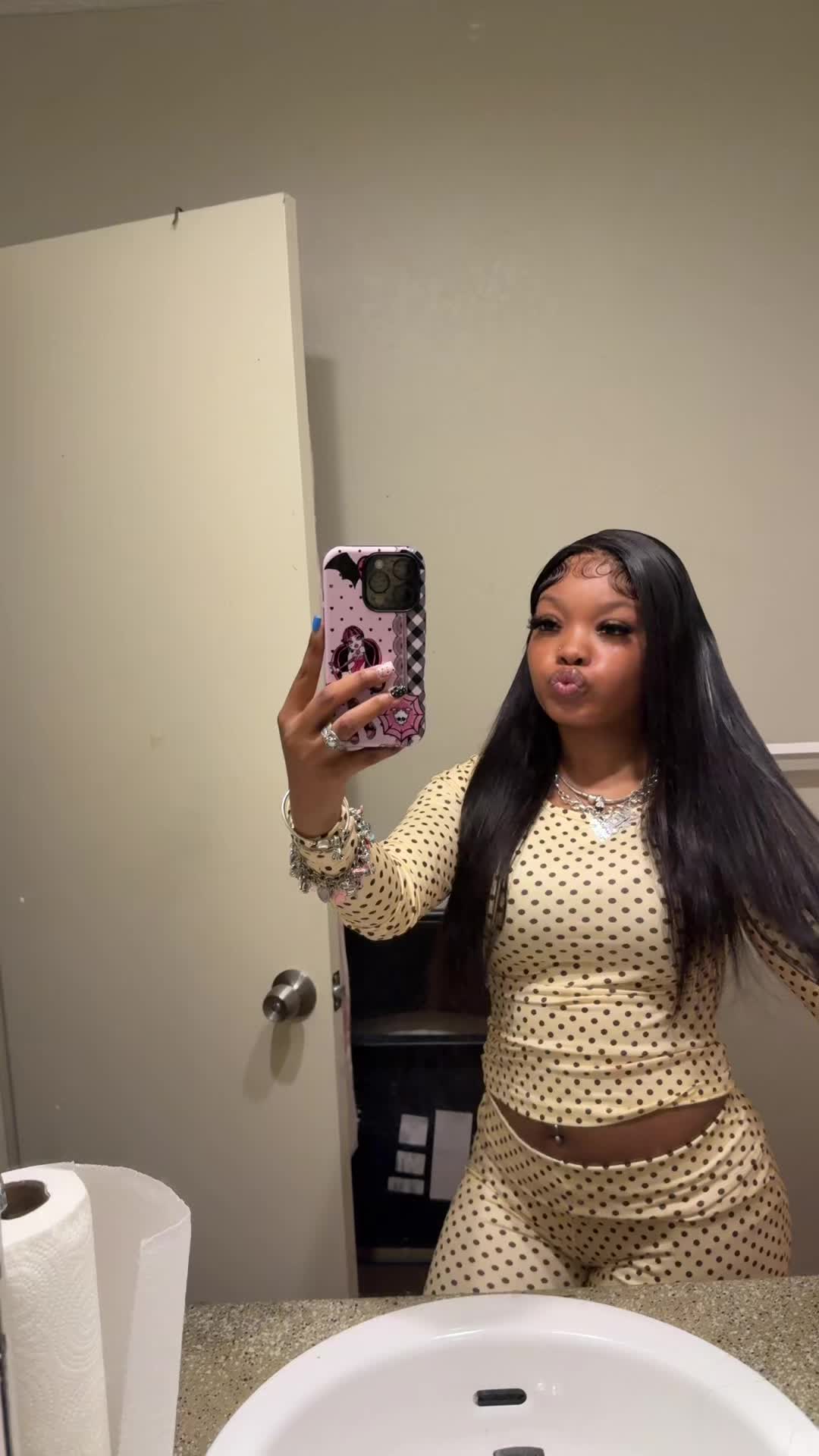 @knicolethed0ll