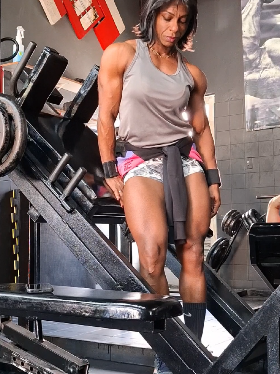 @Sarah_queenofmuscles👑