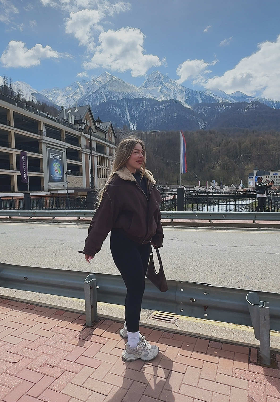 @leonovalika