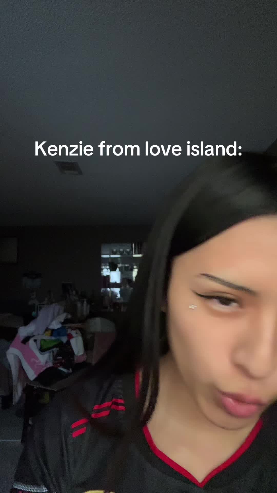 @𖣂
