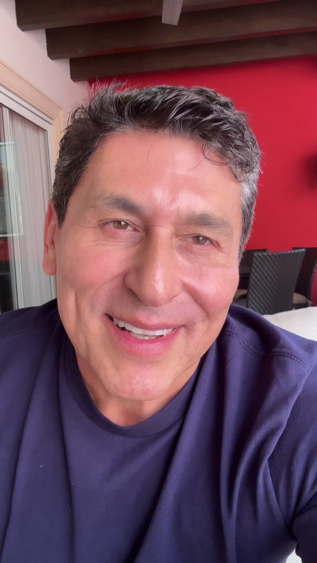 @César Lozano