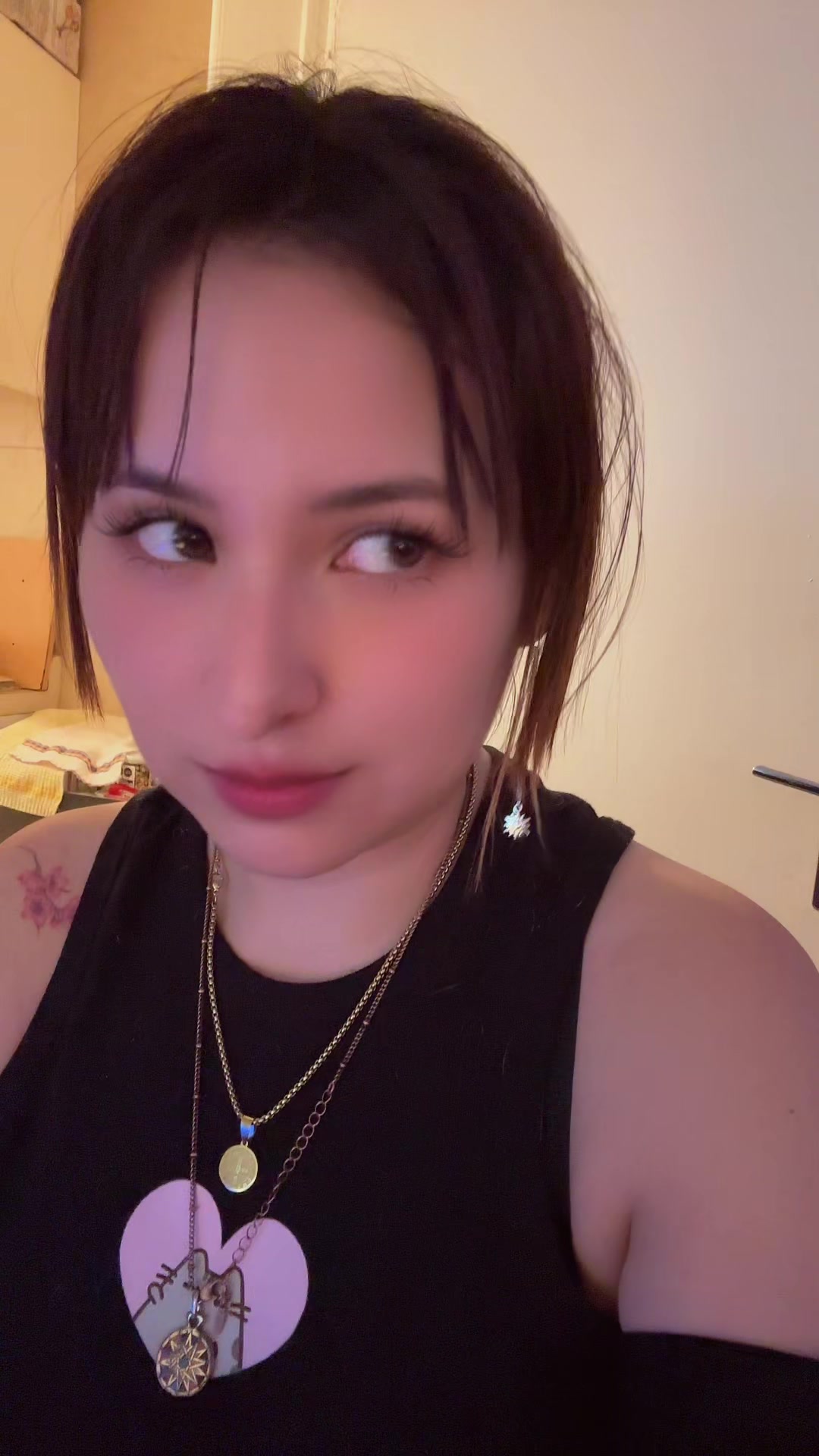 @Moontcerezita
