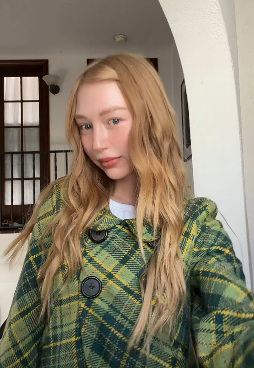 @Elyza