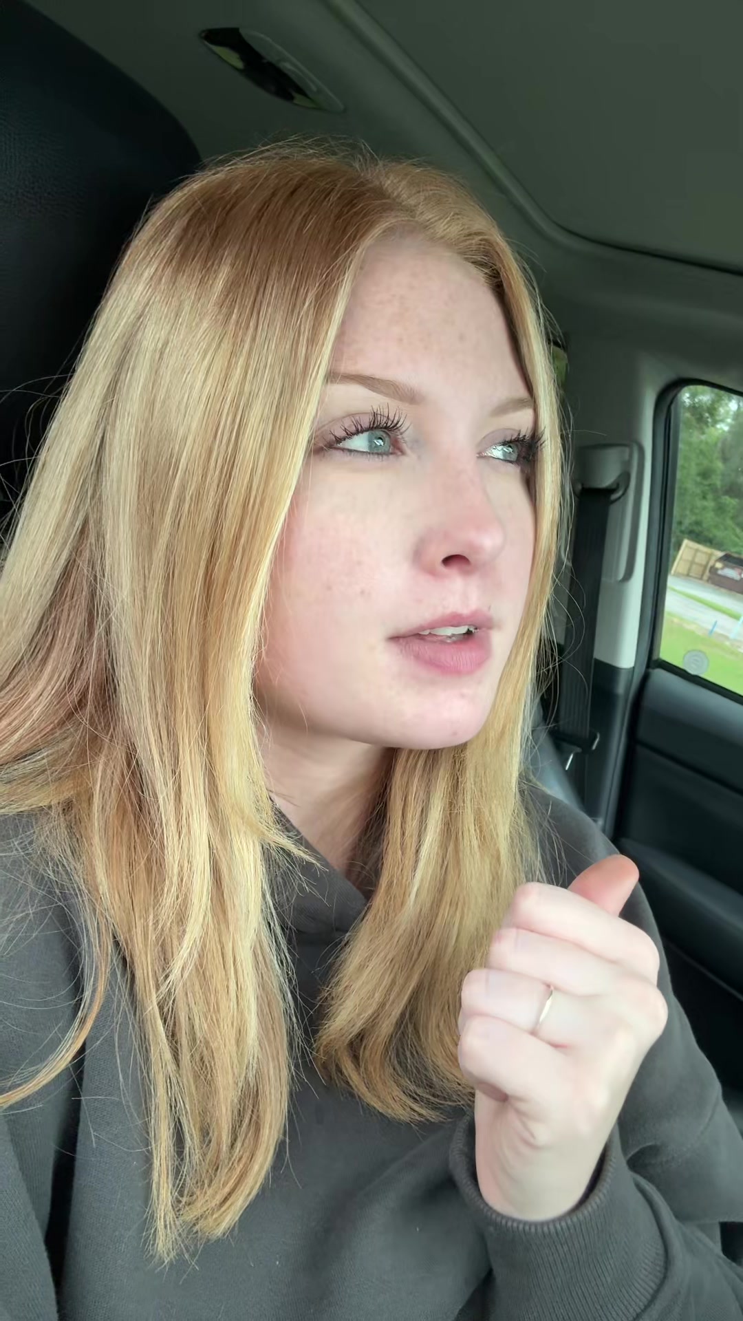 @prettyy3m
