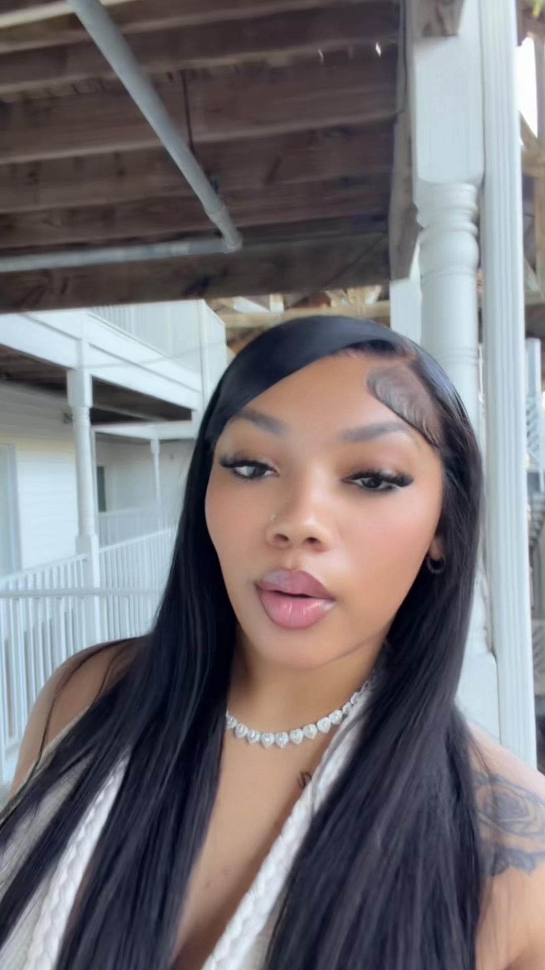 @monique