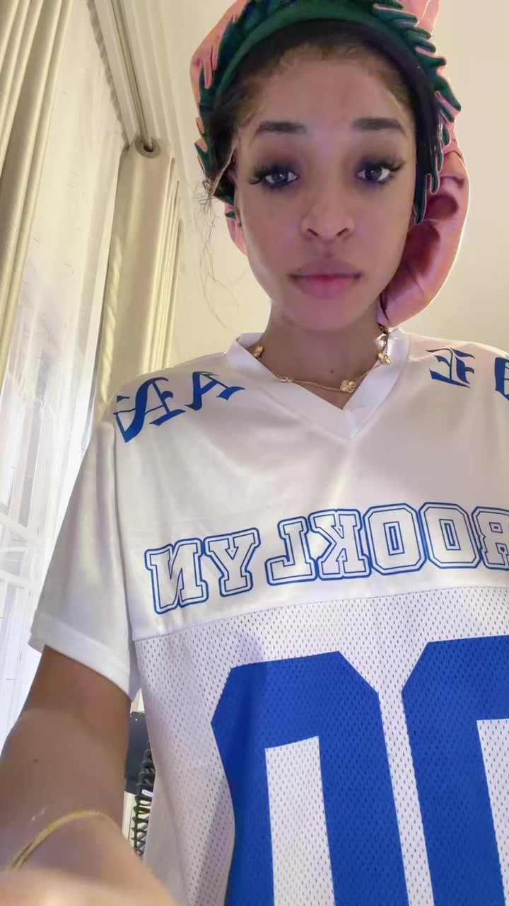 @Riri🦋