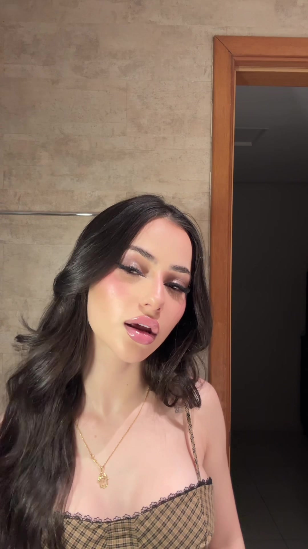 @vi.omoura