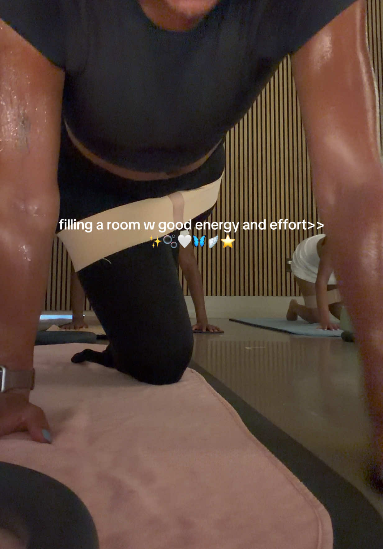 @elliswootenn