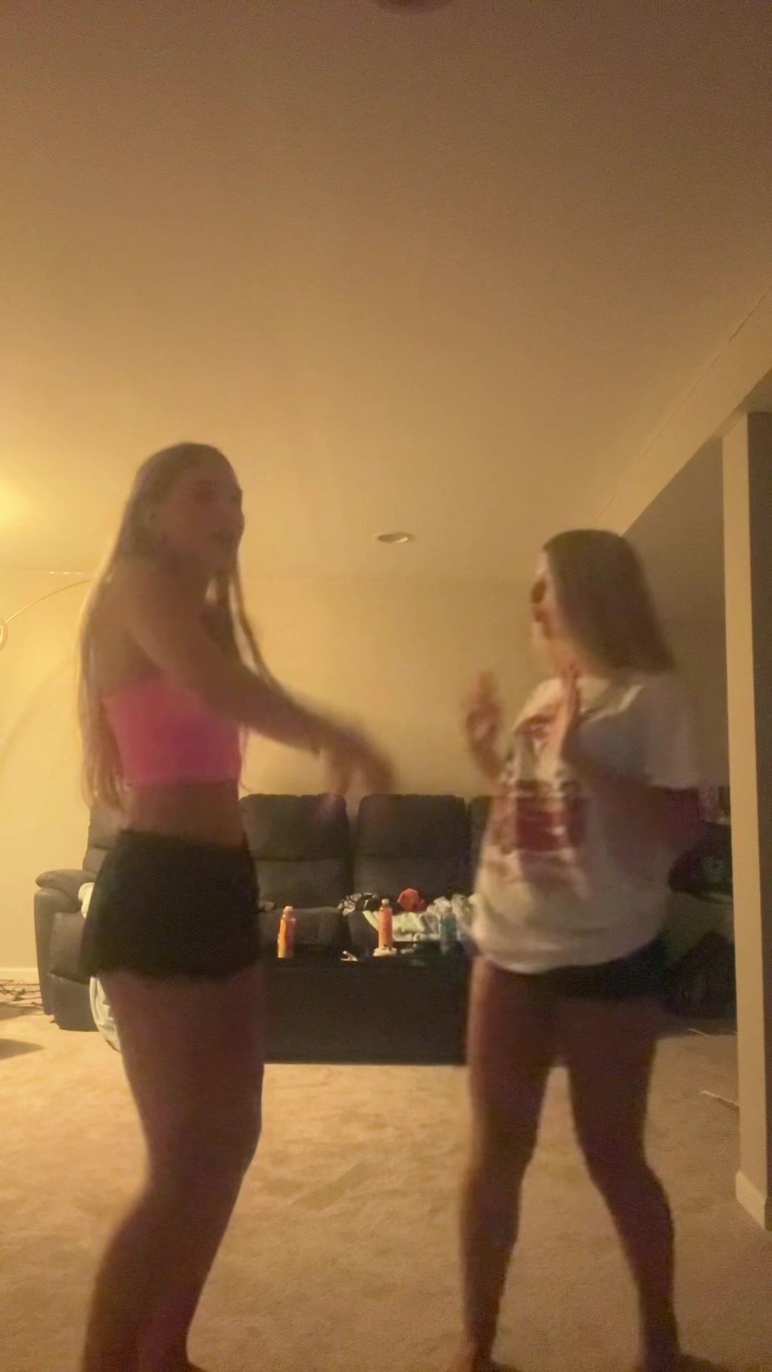 @👯