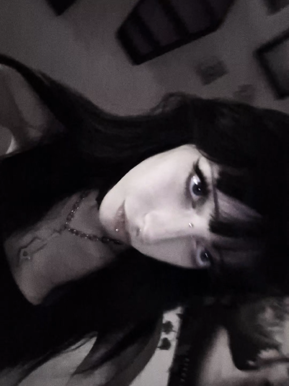 @*✧+*.𝐸𝑚𝑦.*+✧*