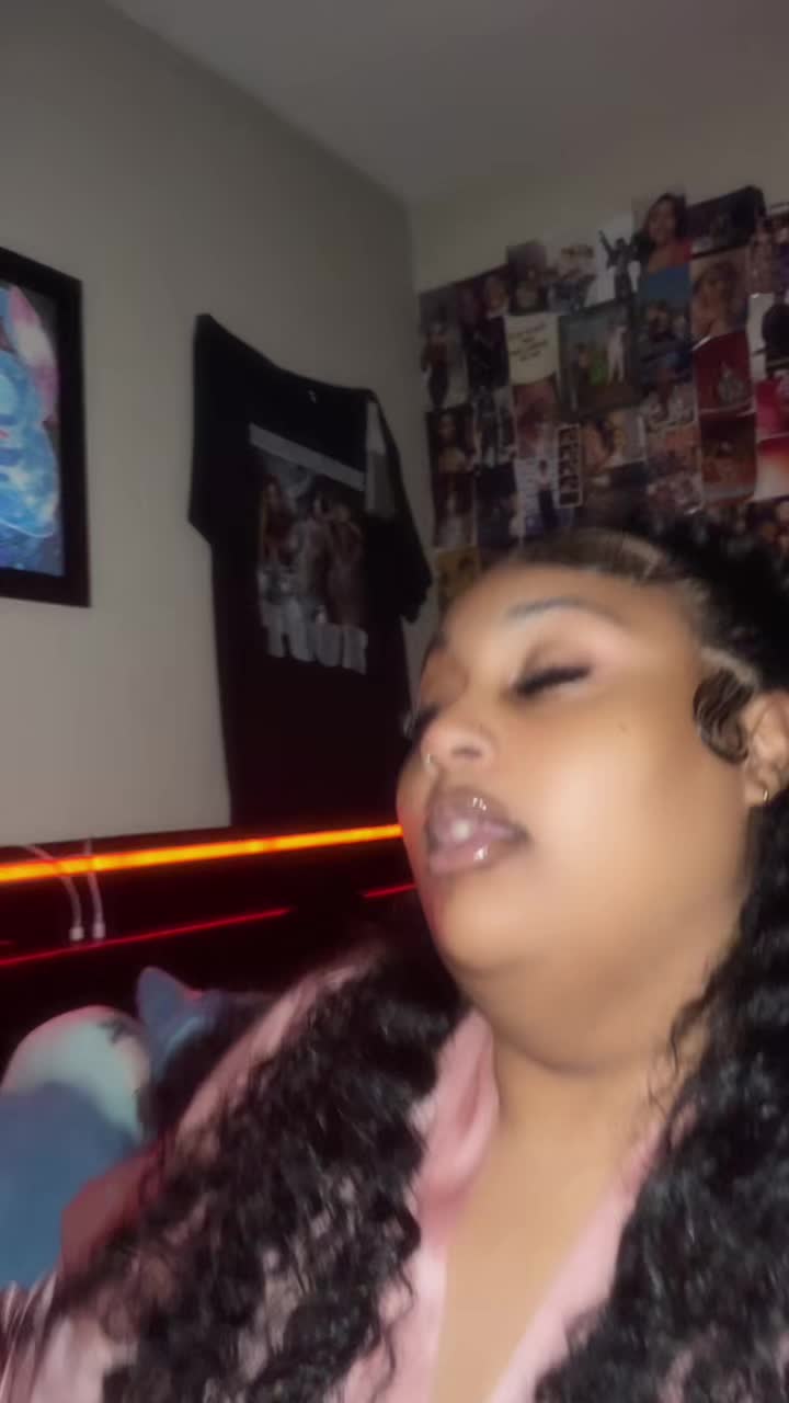 @4EveaH0TTIE..