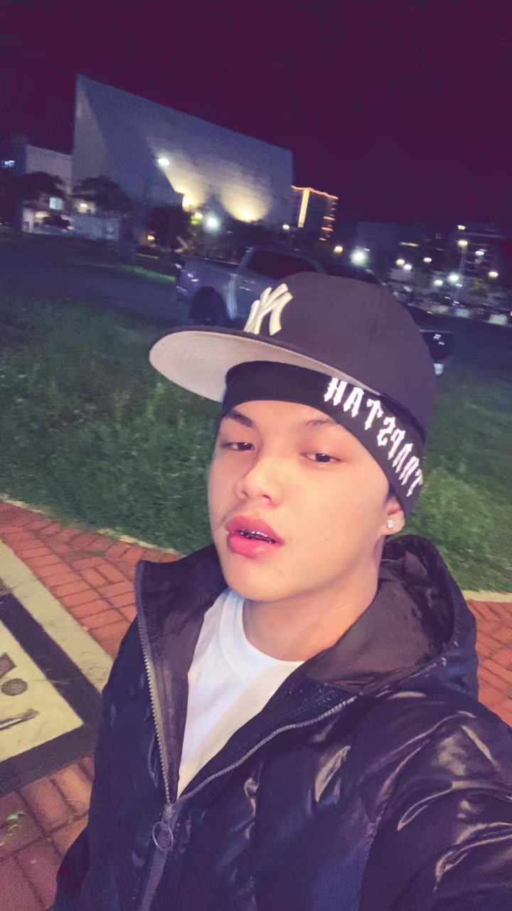 @Laumiro