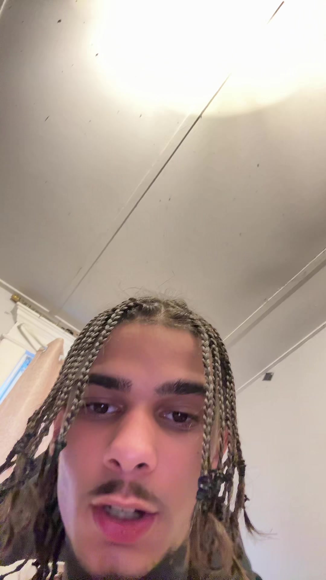 @️
