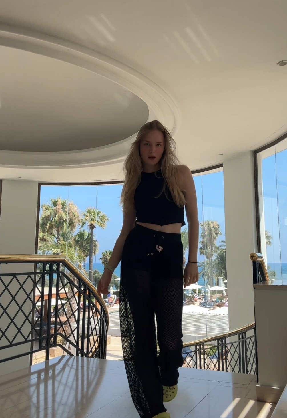 @🫢