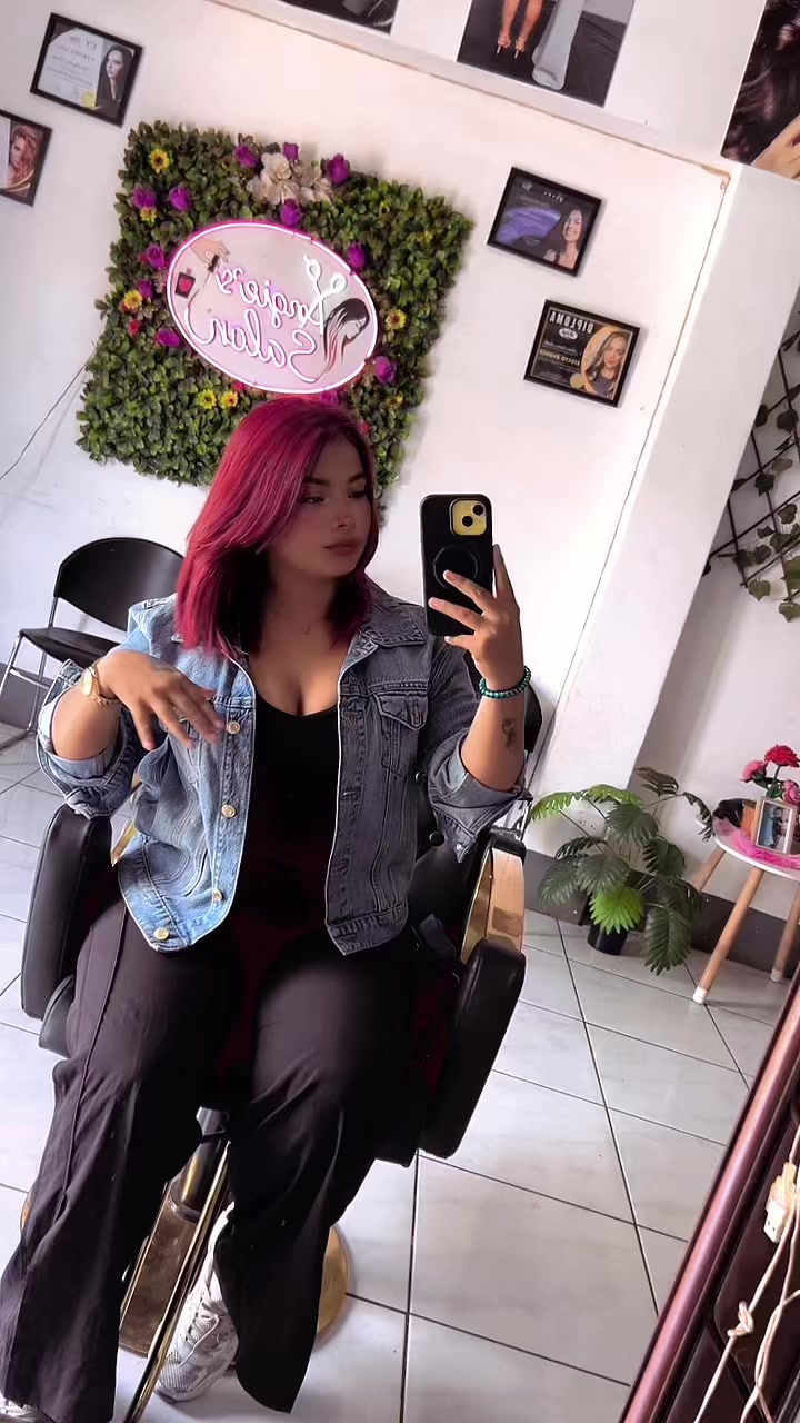 @Stacy Mendoza / Manicurista