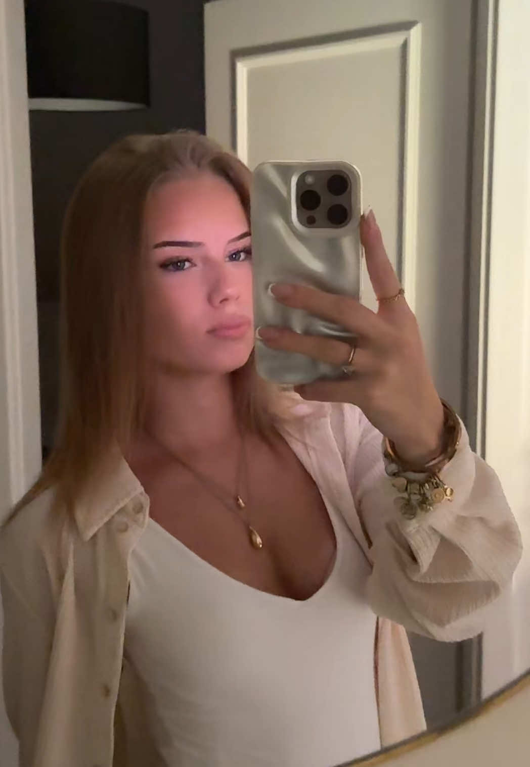 @𝓁𝒶𝓇𝒶 𝓈𝑜𝓅𝒽𝒾𝑒