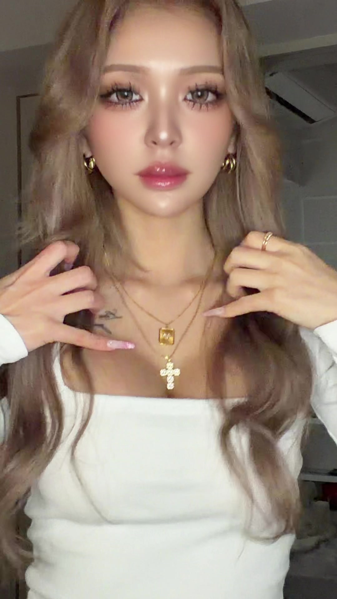 @マユ
