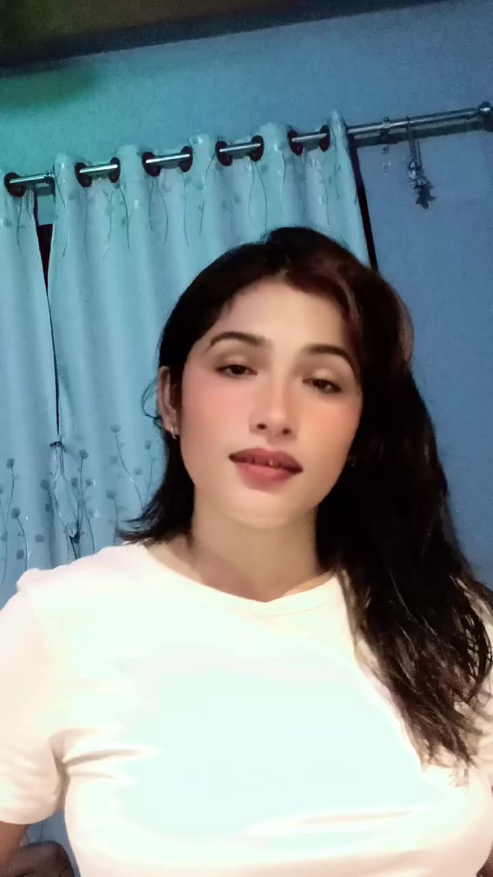@Lak.... shmi ❤❤su... nil 😘?