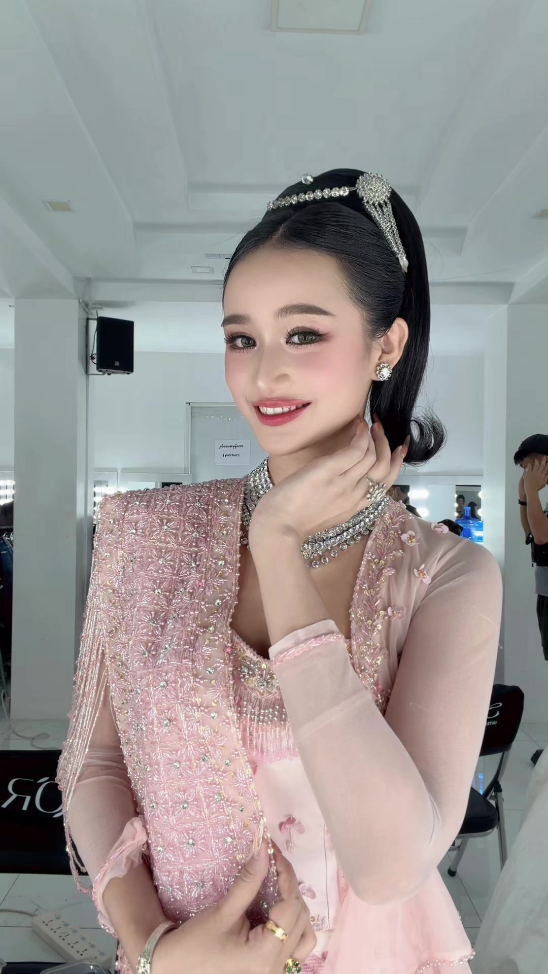 @Shwe Shwe44
