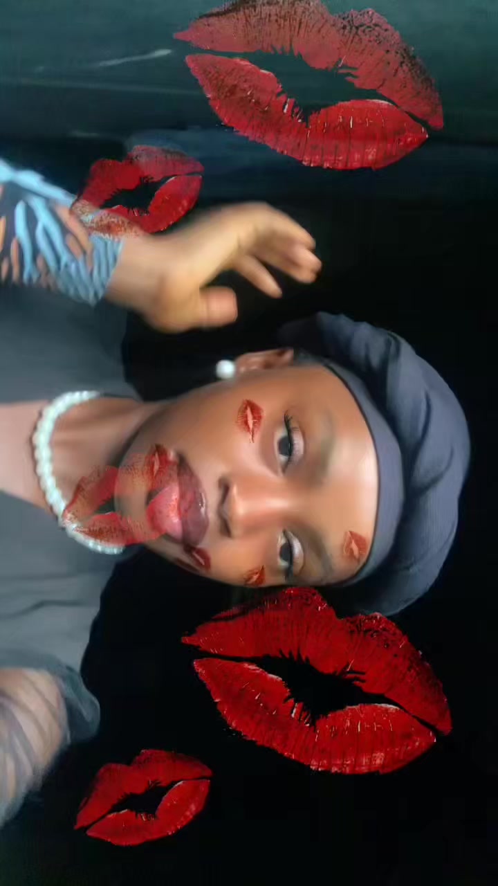 @Lauretta_