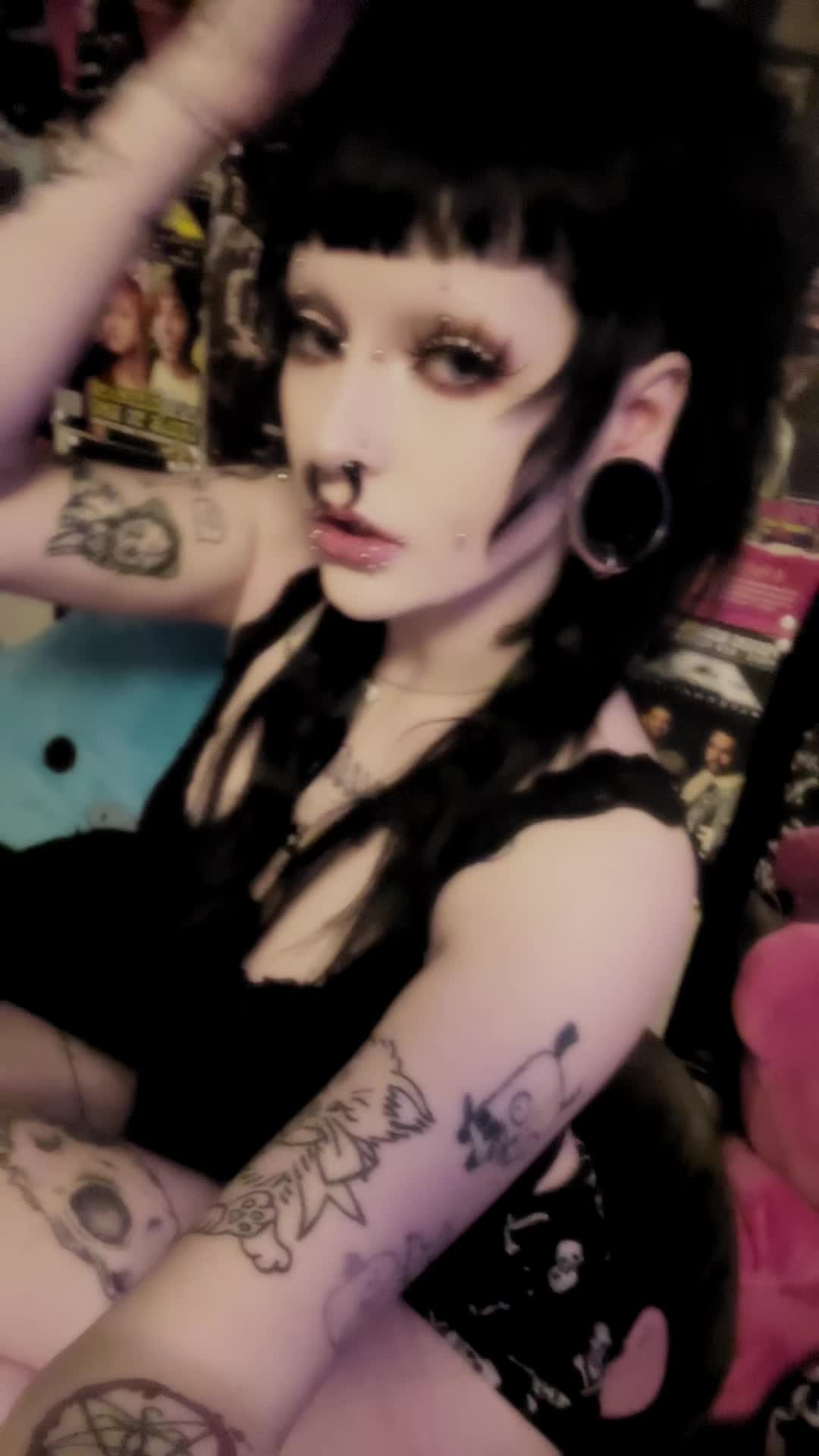 @audreysaysmeow