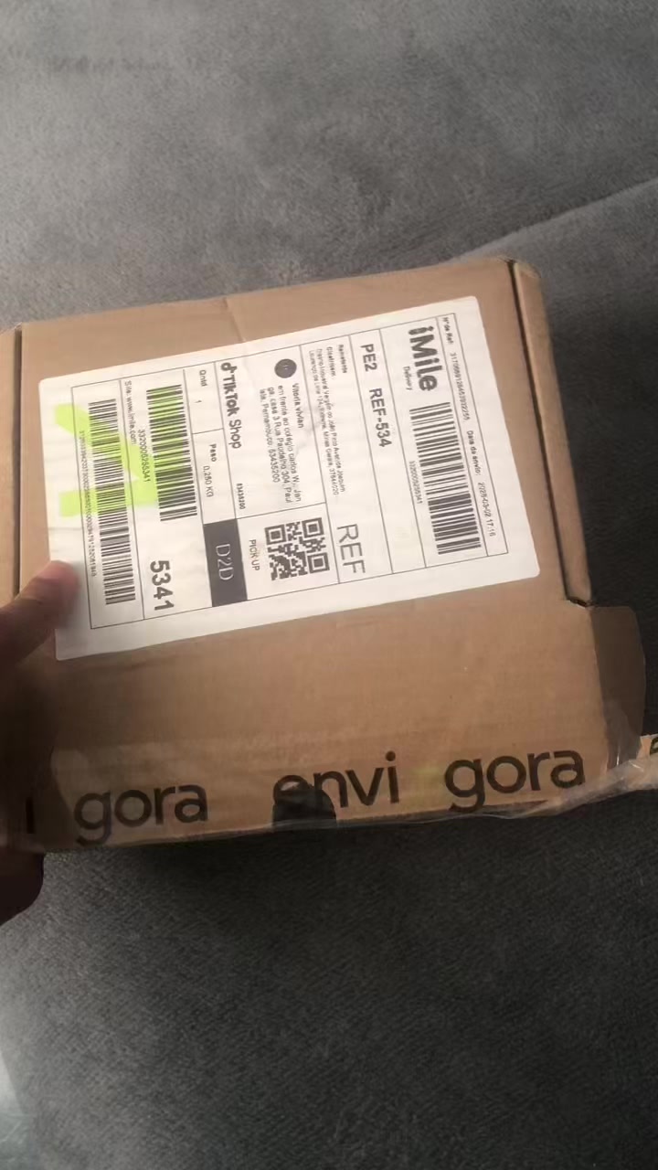 @Vitória Vivian ✨