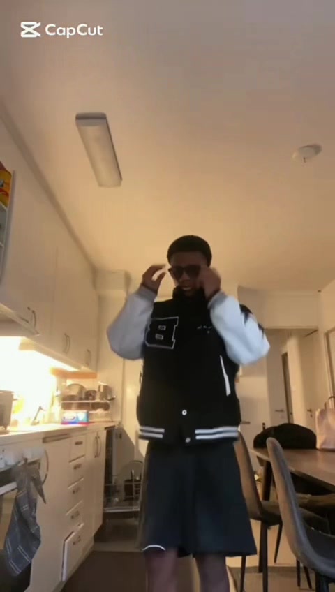 @Peeperoni_