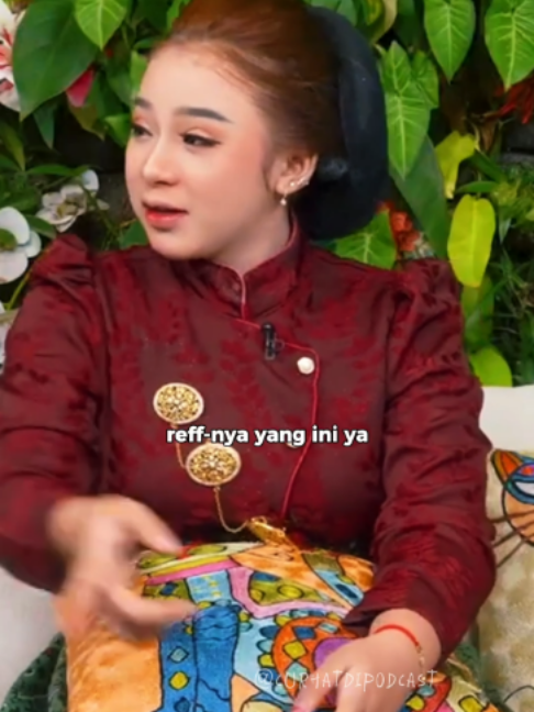 @Curhat di Podcast