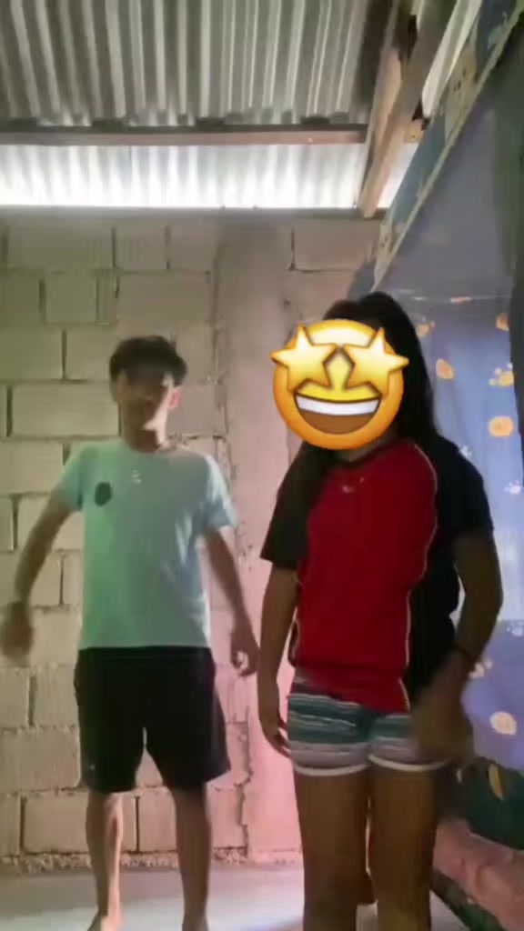@>.<