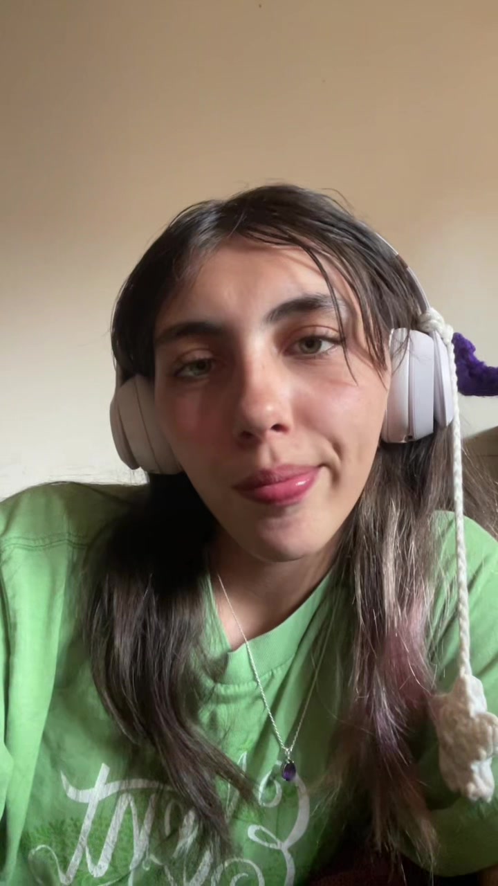 @<3 :}