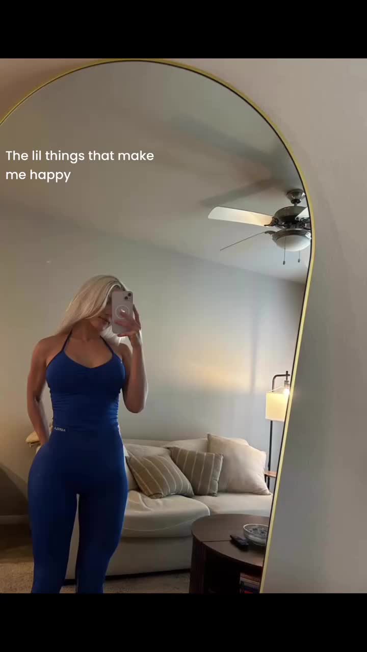 @Blondeeanika