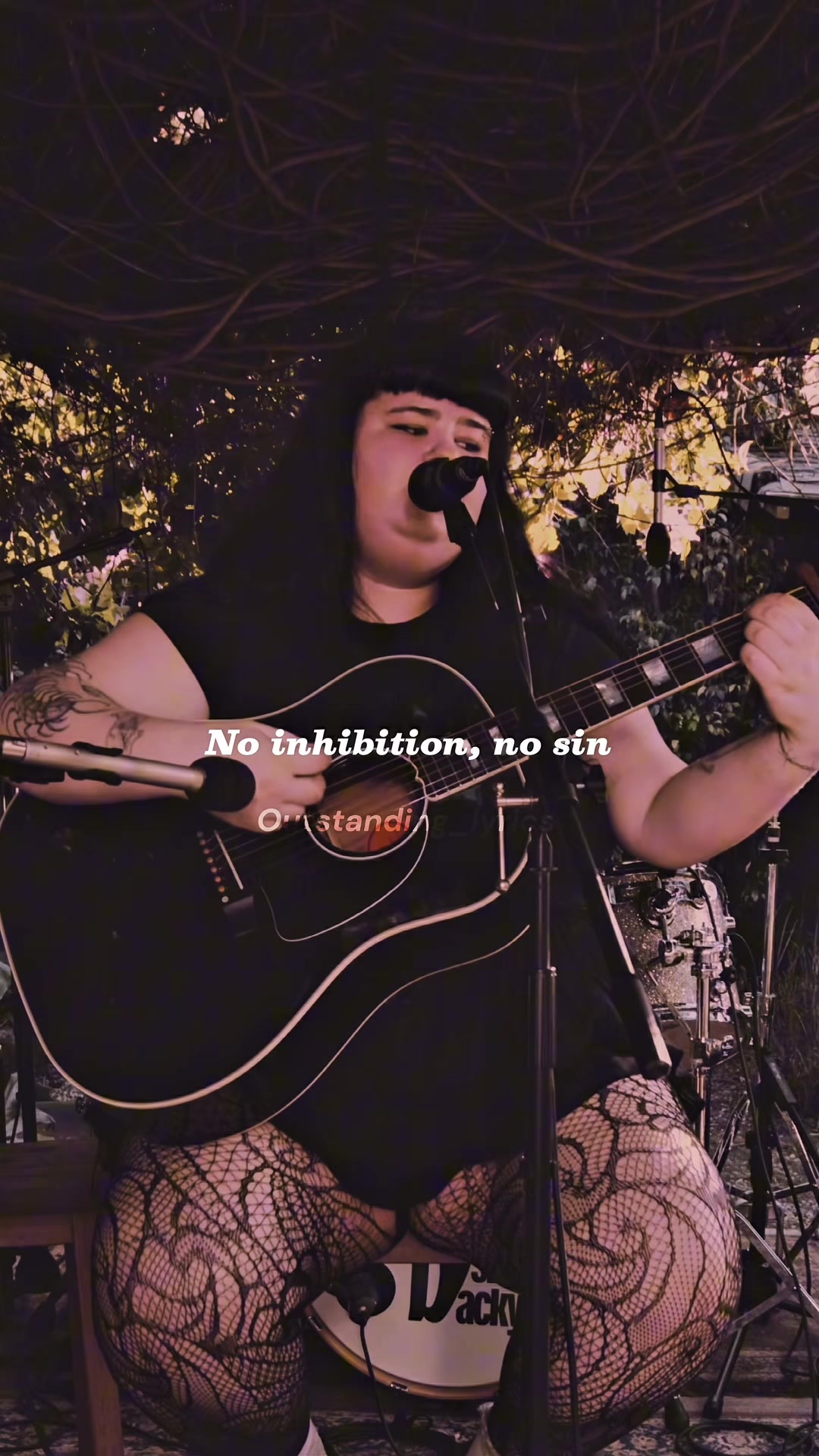 @Oᴜᴛsᴛᴀɴᴅɪɴɢ_ʟyrics