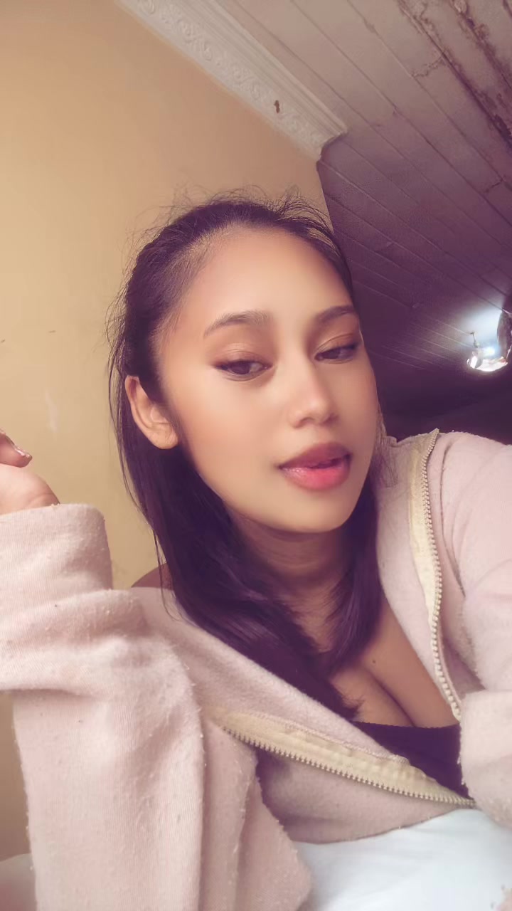 @𝒦ℴ𝓁ℴ𝒾𝓃𝒶 🍒