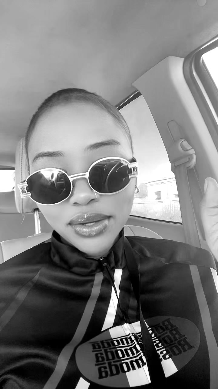 @GIRLY 🇧🇼