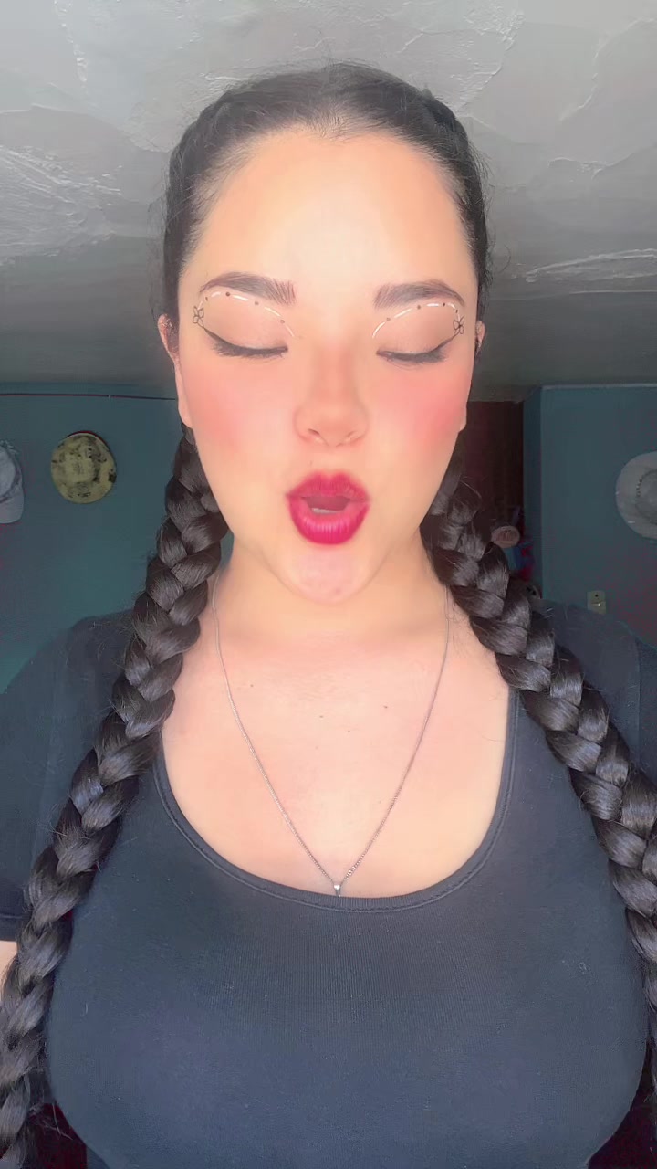 @Leslye🦋