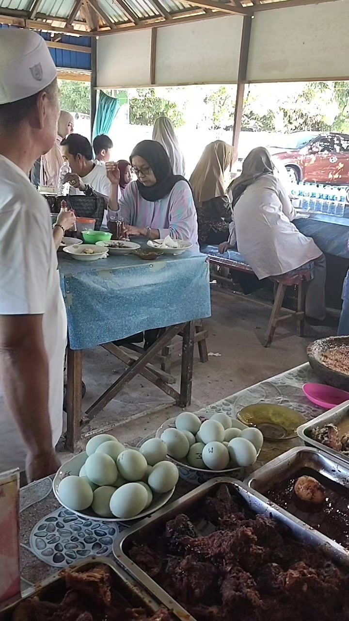 @warung katupat acil ella