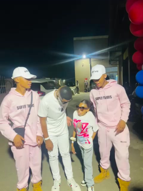 @Super Twins