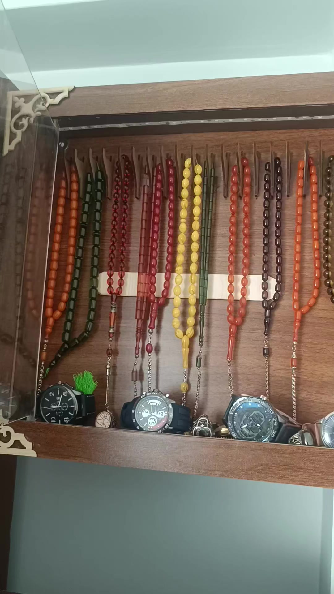 @&Uuml;mit Akdeniz