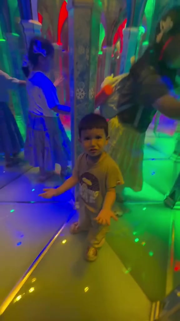 @Perdenin Ardındakiler