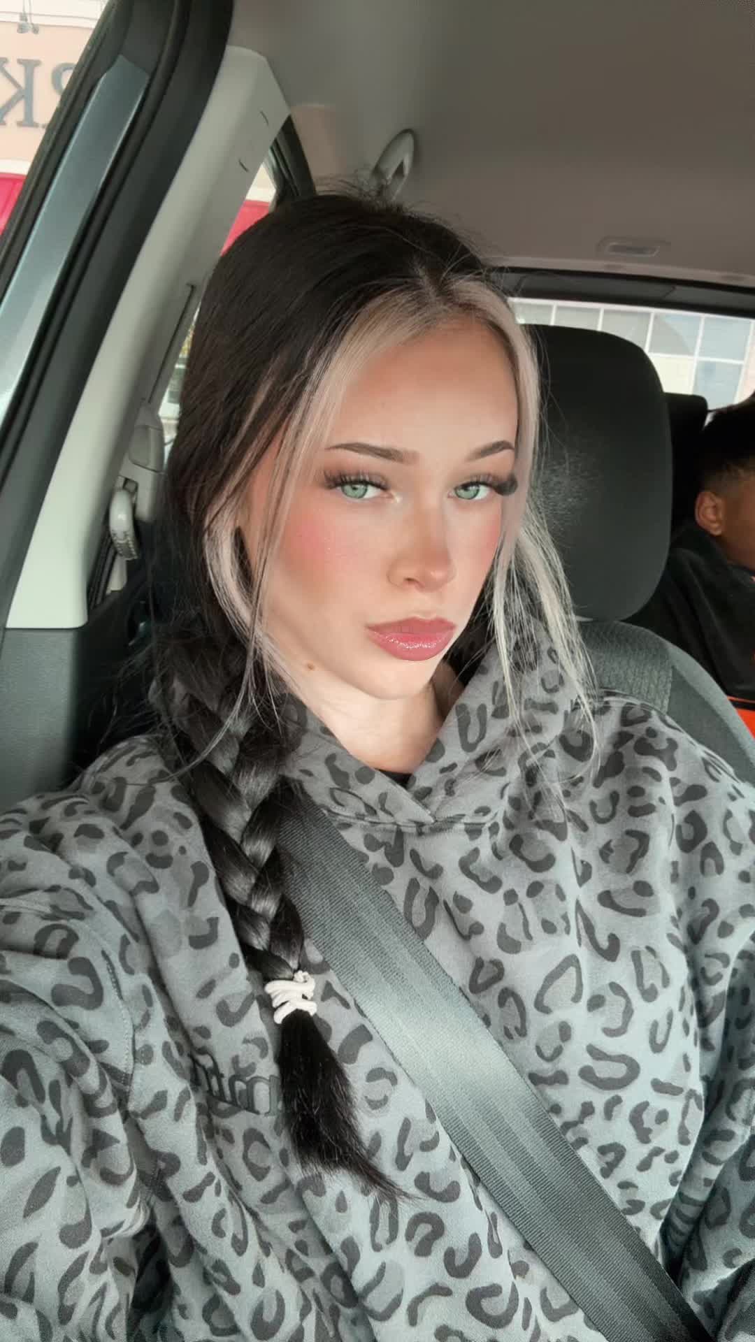 @Ava