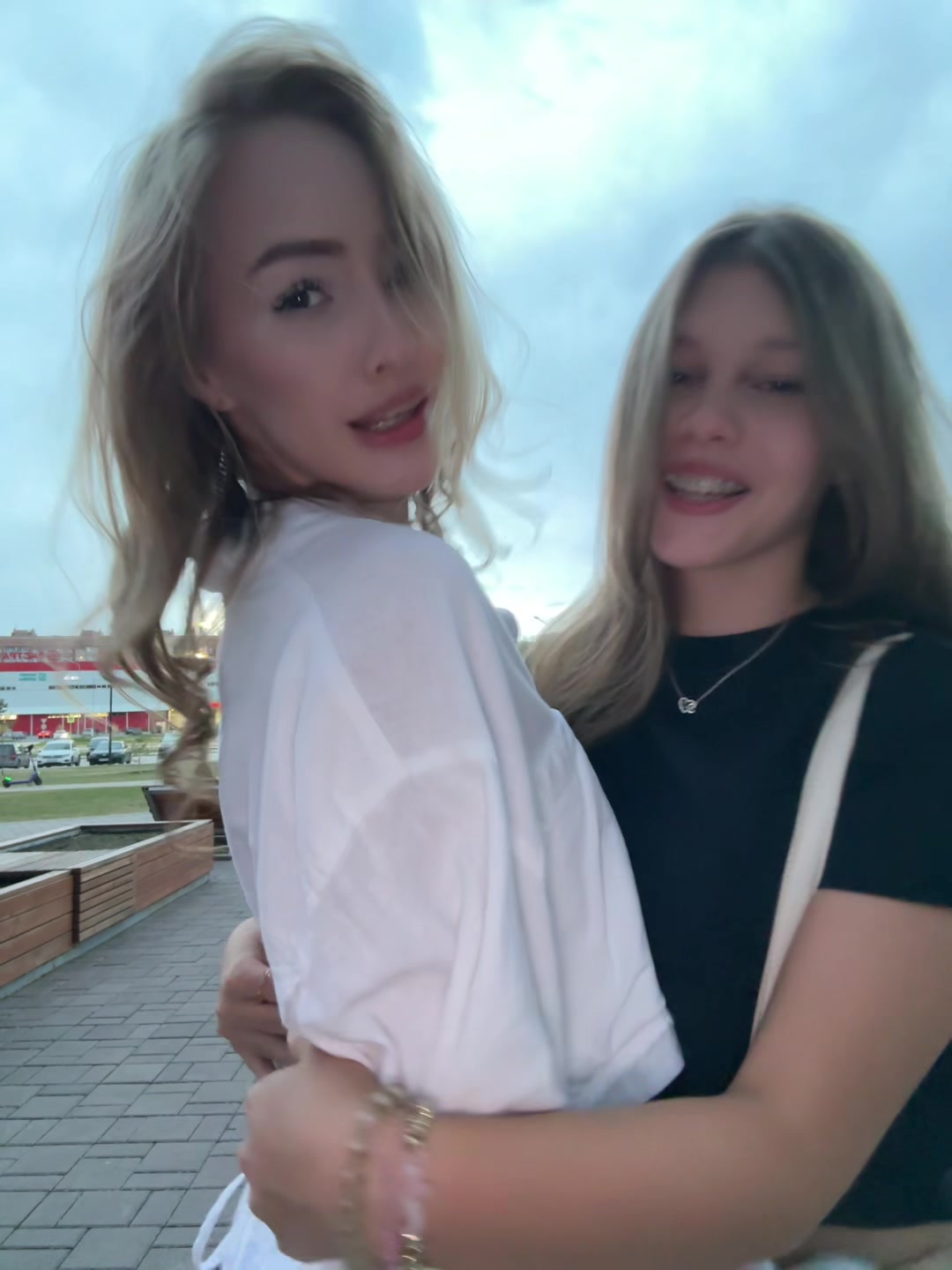 @аришка бро